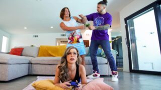 Girlfriend Gets DP’d Playing Video Games 😈 Long Dick Creampie Blowjob Porn Video 4K 💦